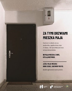 Plakat kampanii Fundacji Dajemy Dzieciom Siłę - „Za drzwiami”